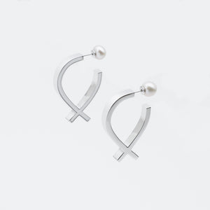 Azurra 珍珠曲線造型耳環 / 一對