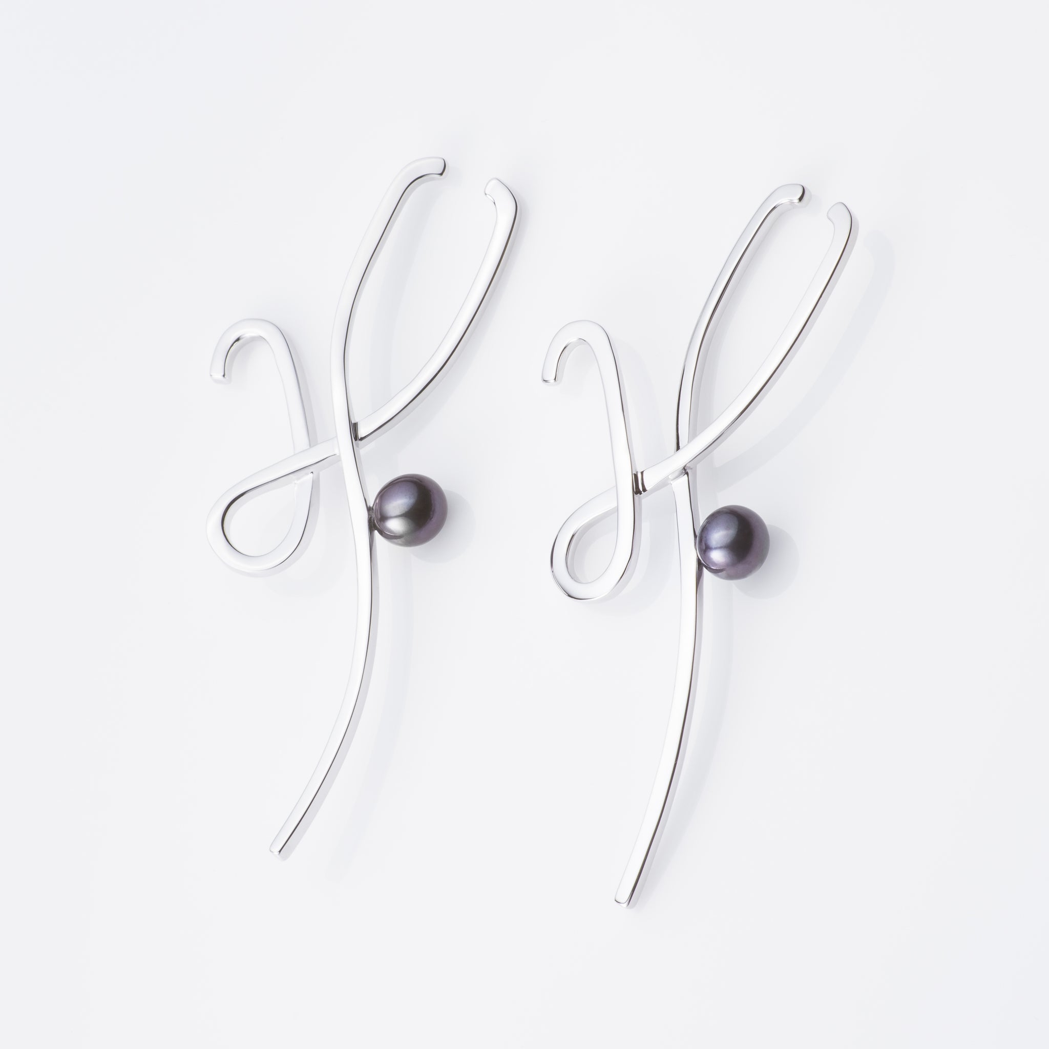 Gia 流線造型珍珠耳扣 / 一對