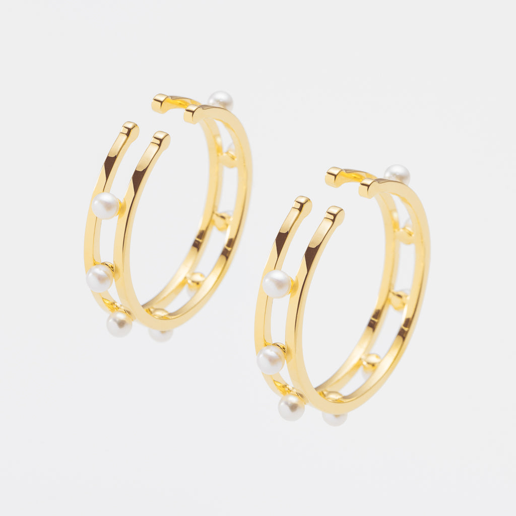 Odette 鏤空珍珠排列耳扣